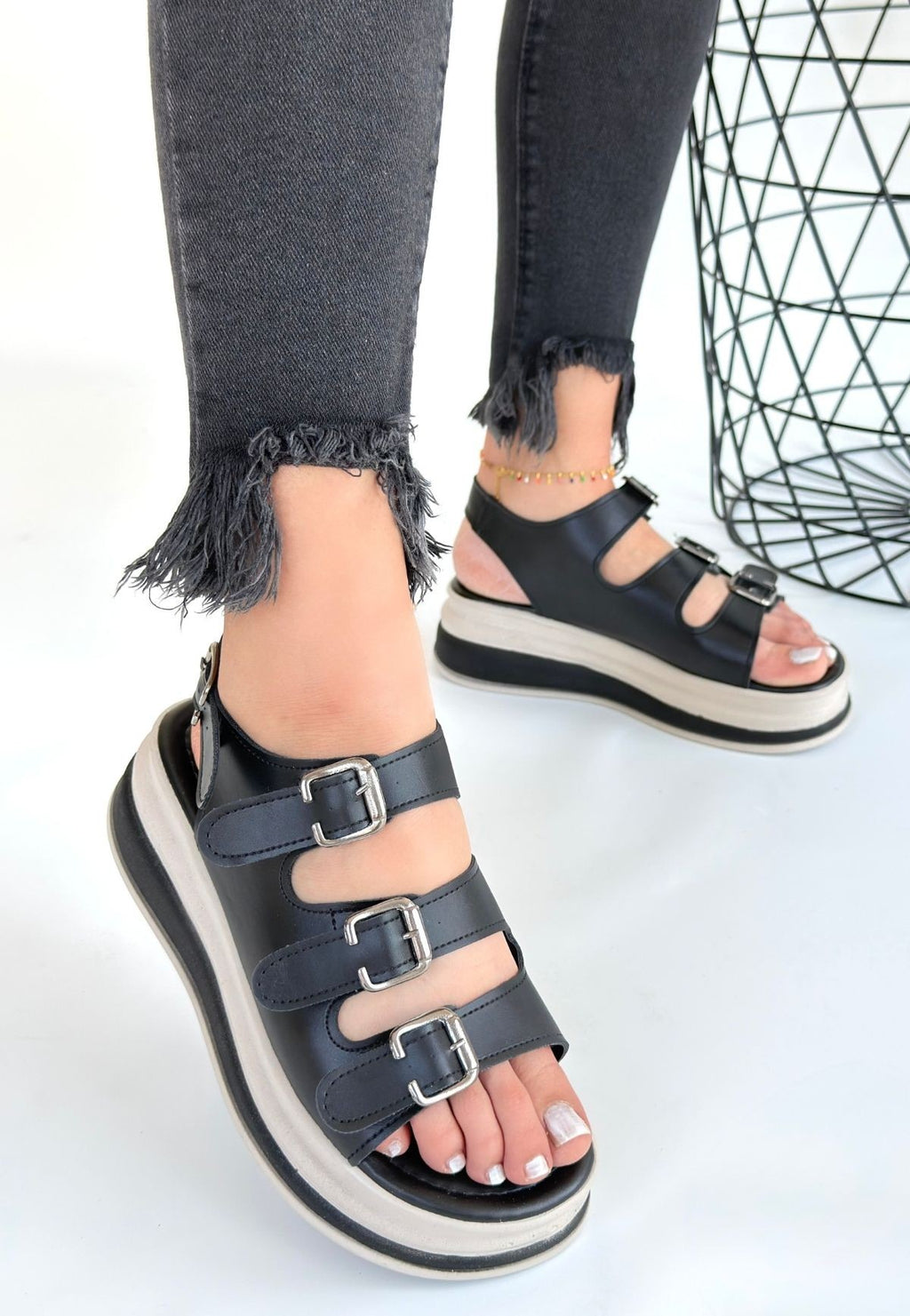 Jatay Siyah Cilt Sandalet — Siyah [stokoz:XjHSEqDk63rwXXj0adSj%3ASiyah%3A0%3A1q6ikza]