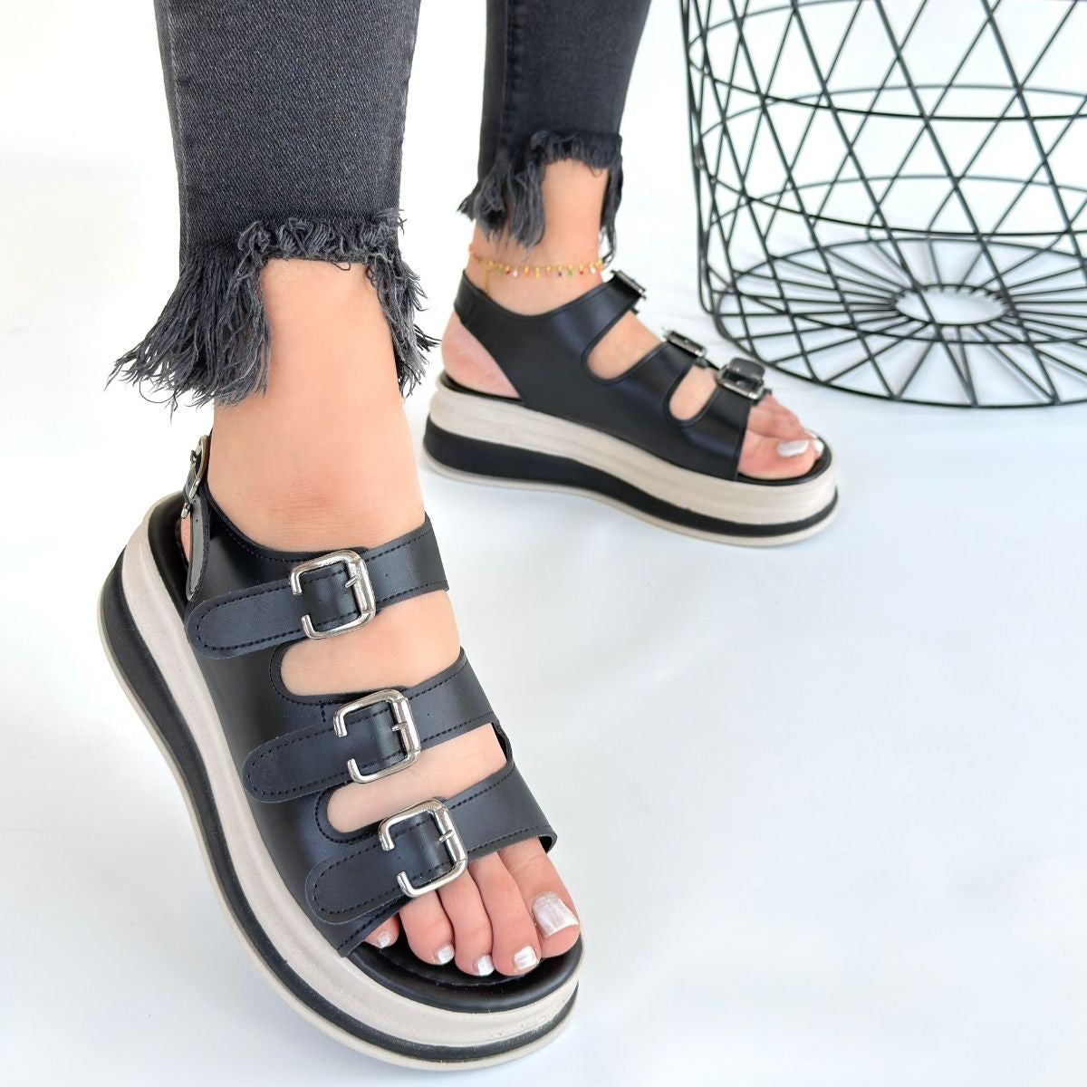 Jatay Siyah Cilt Sandalet — Siyah [stokoz:XjHSEqDk63rwXXj0adSj%3ASiyah%3A3%3A1t8na4]