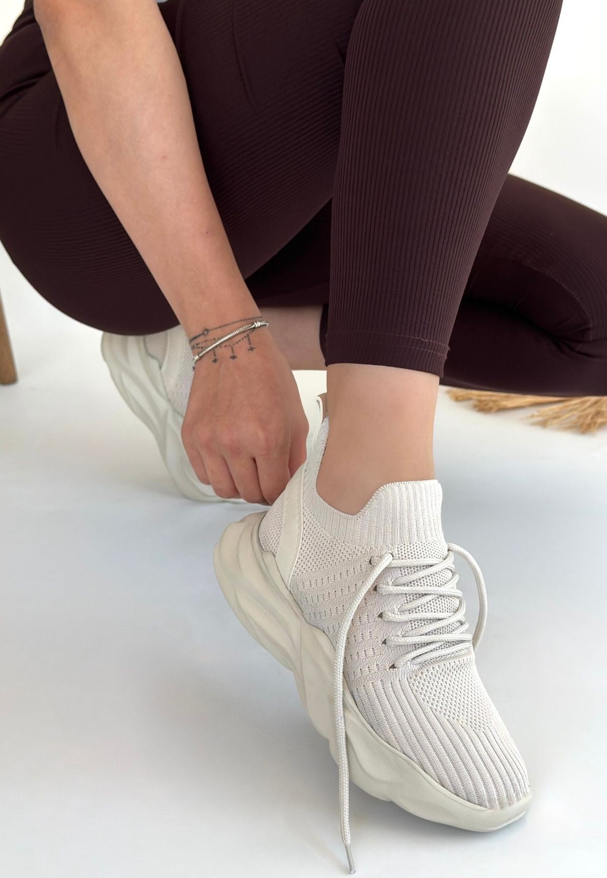 Henta Bej Triko Bağcıklı Spor Ayakkabı — Bej [stokoz:NQEok7sQnVaIZ2tLNwgl%3ABej%3A0%3Ar2dr74]