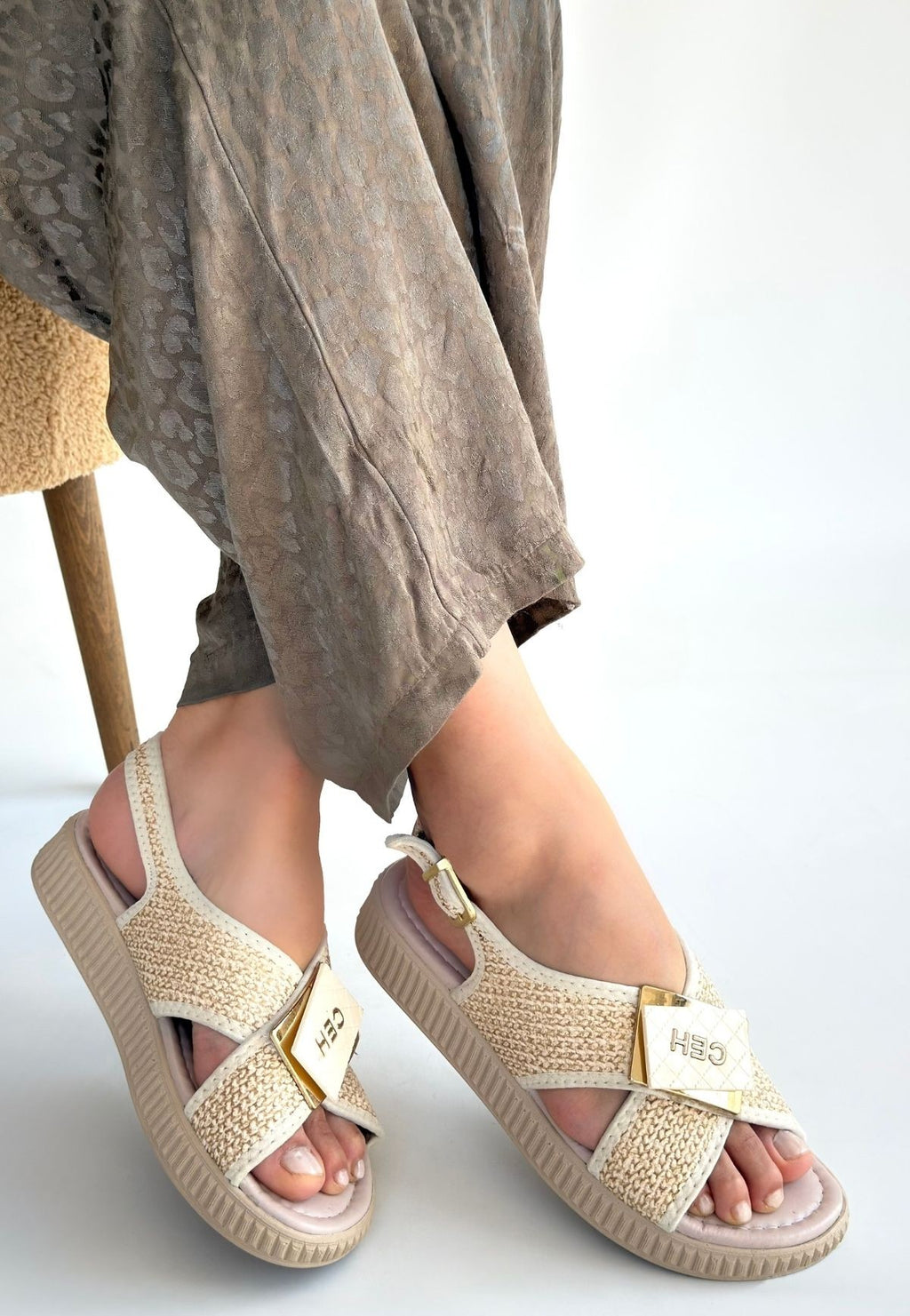 Cate Bej Hasır Cilt Sandalet — Bej [stokoz:Nmwyy3gOMGVdwbLFVf1e%3ABej%3A1%3A1obmk9o]