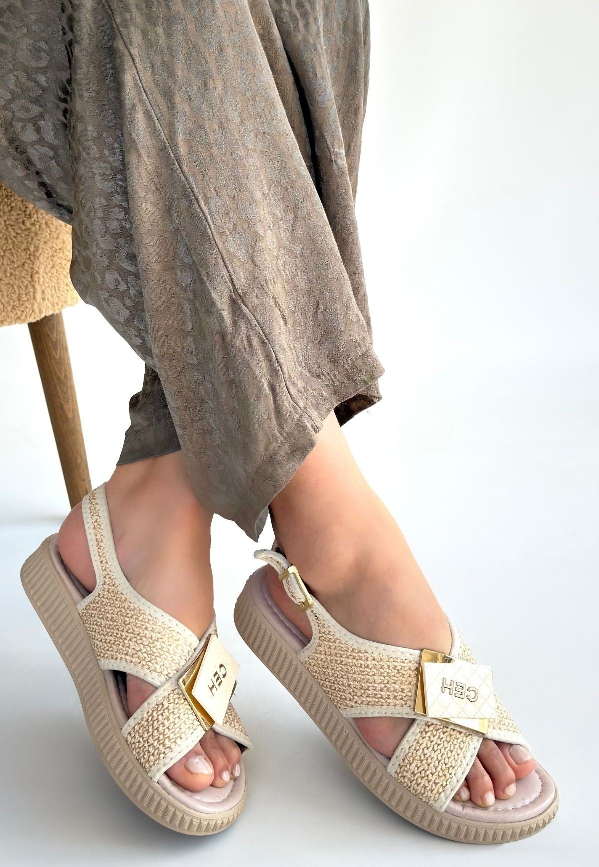 Cate Bej Hasır Cilt Sandalet — Bej [stokoz:Nmwyy3gOMGVdwbLFVf1e%3ABej%3A1%3A1obmk9o]