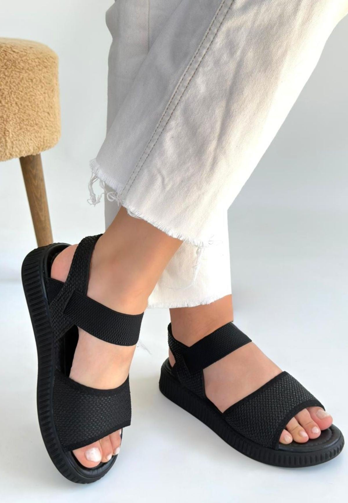 Jake Siyah Hasır Cilt Sandalet — Siyah [stokoz:kJXz4LLd5Ff4ywaUH6p2%3ASiyah%3A2%3A1jjnhbx]
