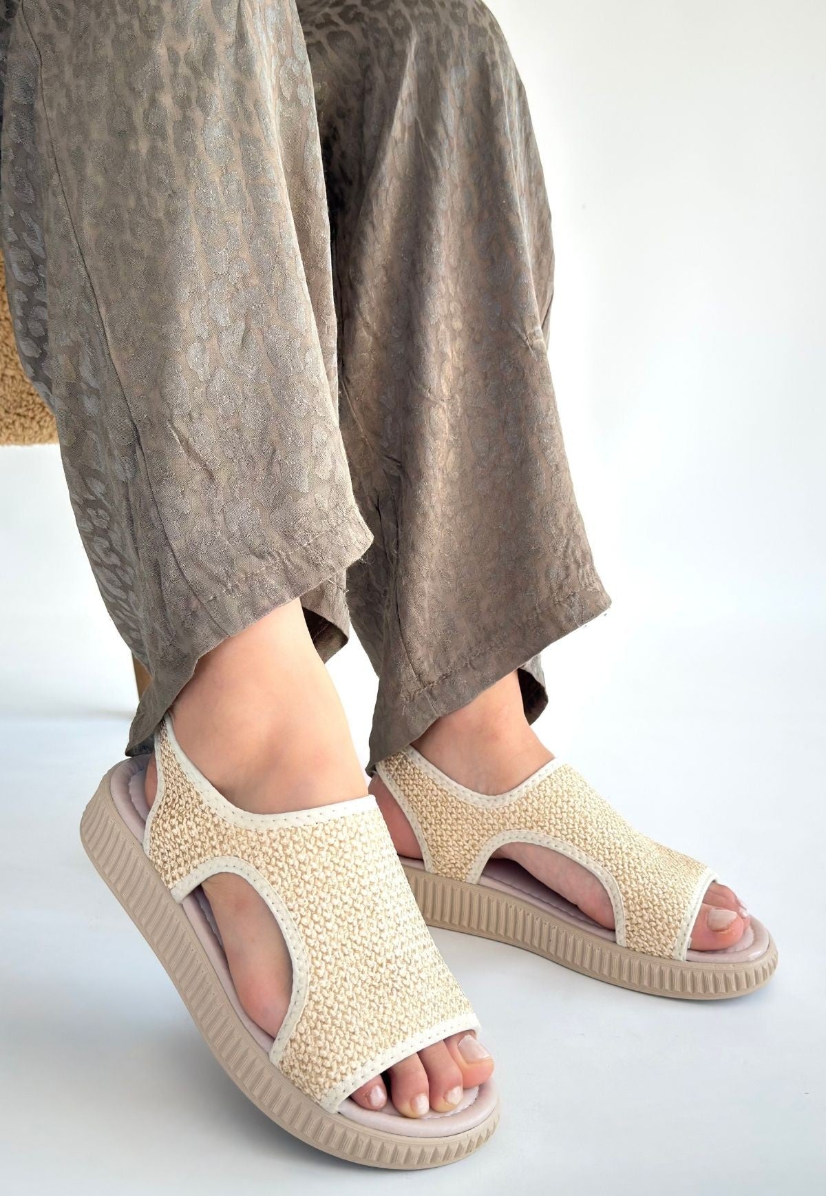 Wayi Bej Hasır Cilt Sandalet — Bej [stokoz:AAf7kR6Oxe6RuLzT2VaO%3ABej%3A2%3Acegmew]