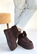 Zinya Kahverengi Süet Bot — Kahverengi [stokoz:nfmgtVHRlA8BwX7HNSIq%3AKahverengi%3A1%3A1ipf4si]